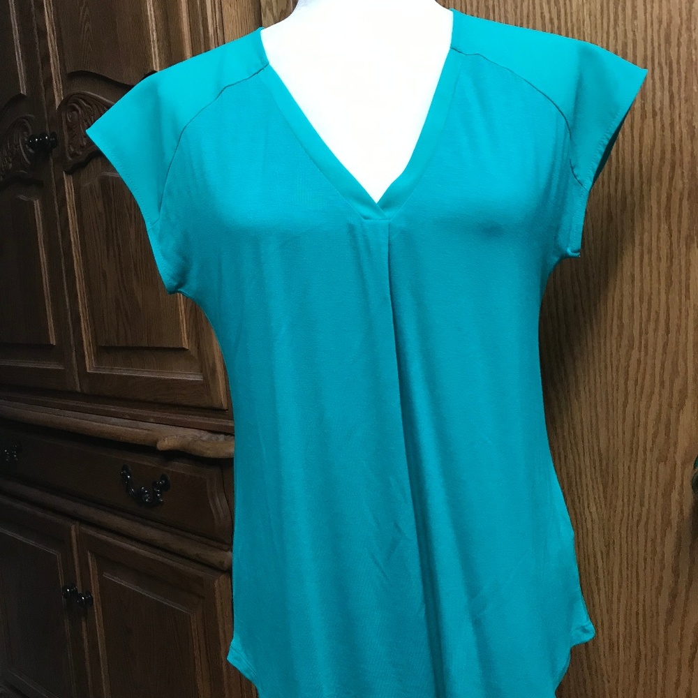 Adrienne Vittadini Ladies Small top NWOT color is Caribbean Sea